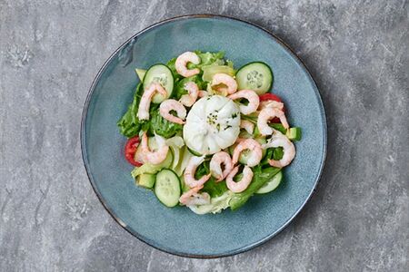 С яйцом пашот и креветками