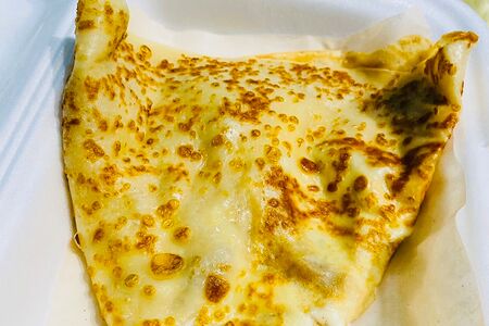 Блин с курицей, маринованными грибами и сыром