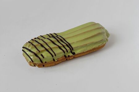 Эклер фисташковый