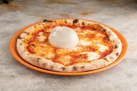 Пицца Маргарита с бурратой