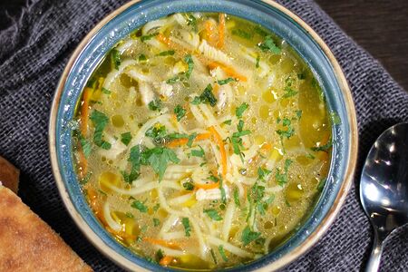 Куриный суп с домашней лапшой