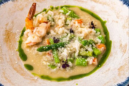 Ризотто с королевской креветкой и спаржей