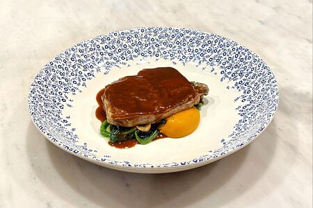 Утиная ножка с тыквой и шпинатом