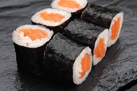 Ролл с лососем