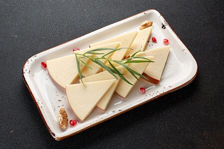 Сулугуни копчёный