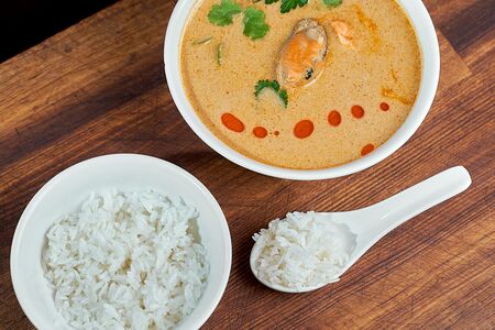 Том ям с морепродуктами