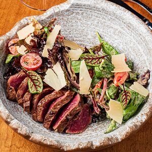 С говядиной, ореховым соусом и печёным перцем