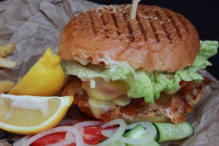 Бургер с куриным филе