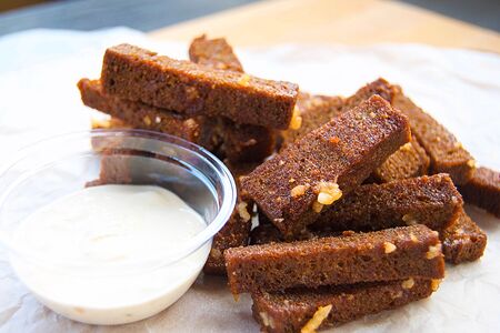 Гренки чесночные