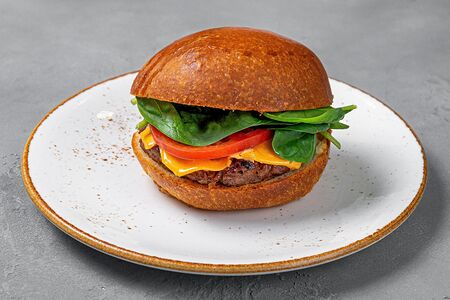 Бургер с мраморной говядиной