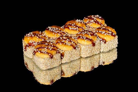 Ролл с жареным лососем и крабом (запеченный)