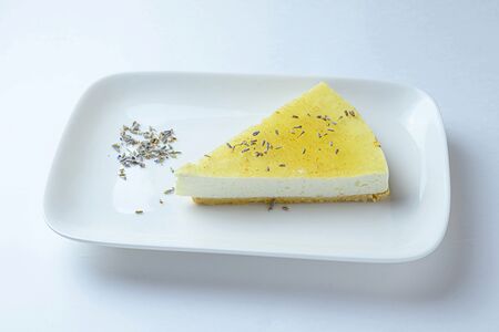 Лимонный чизкейк с крымской лавандой