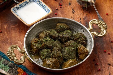 Долма из винoградных листьев