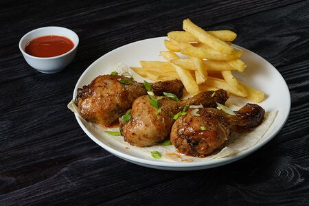 Куриные ножки и картофель фри