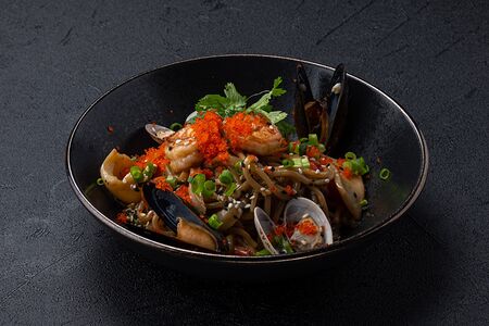 Удон с тихоокеанскими морепродуктами