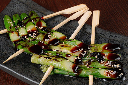 Спаржа на гриле с соевым соусом