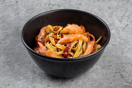 Вок Лапша с лососем