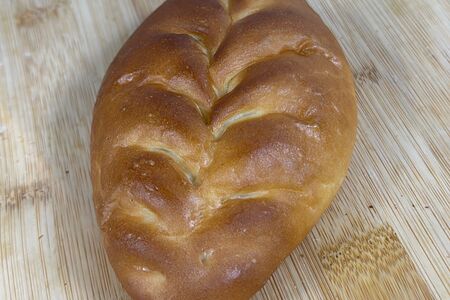 Пирожок с луком и яйцом