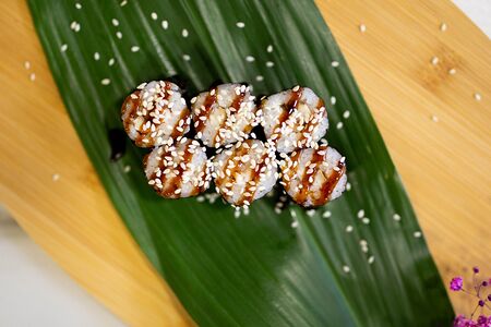 Ролл с угрем