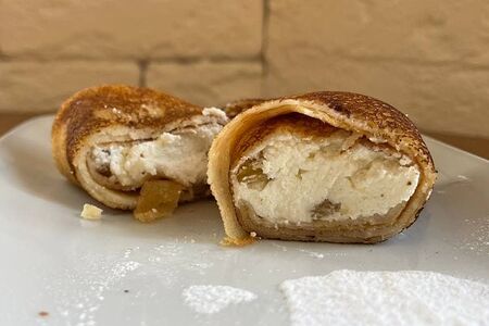 Блин с творогом и изюмом