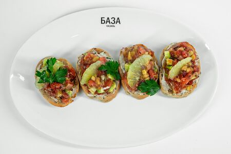 Брускетта с гуакамоле