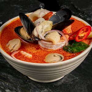 Том ям с морепродуктами