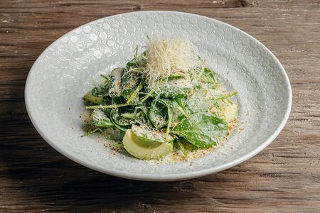 Беби-шпинат, соус трюфельный юдзу и Dry Miso
