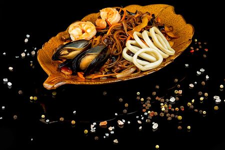 Яки соба с морепродуктами