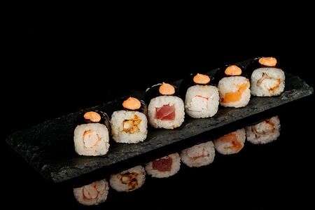 Классический ролл с огурцом спайси