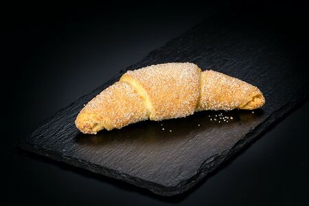 Мини-рогалик с вареной сгущенкой