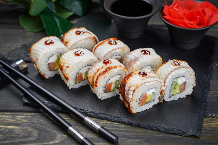 Ролл Унаги урамаки