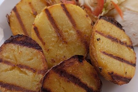 Картофель на гриле