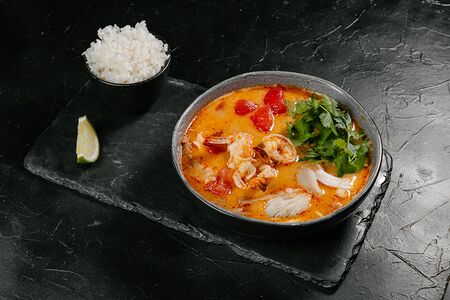 Тайский суп Том ям с морепродуктами