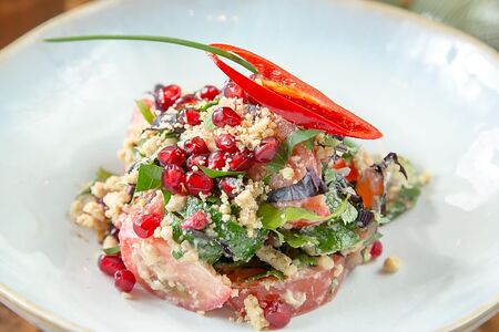 Салат по-грузински с орехами и гранатом