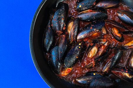 Мидии в томатном соусе