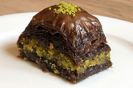 Пахлава шоколадная с фисташкой