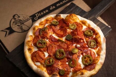 Пицца Пепперони с томатами и халапеньо