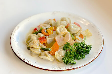 Пельмени с овощами