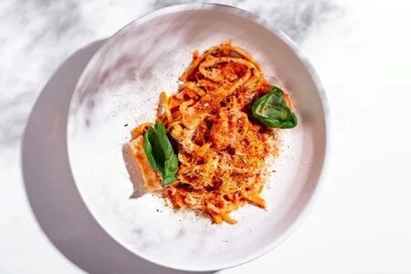 Домашняя паста с томатами и морепродуктами