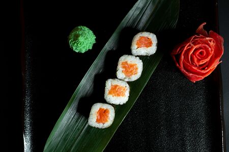 Маки-ролл с лососем