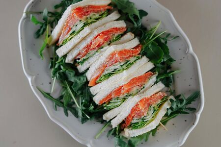 Мини-сэндвич с красной рыбой