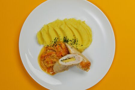 Куриный рулет с пюре