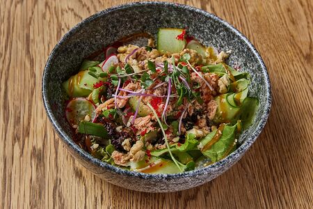 Салат с копченым лососем