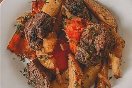 Говядина тушеная с овощами