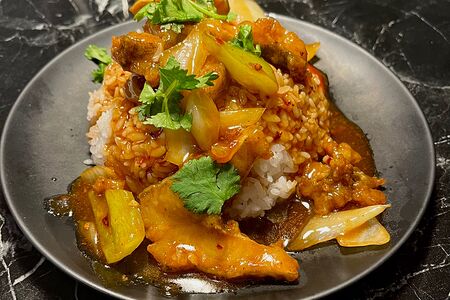 D12 Рис с минтаем в остром соусе