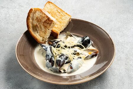 Мидии в сливочном соусе