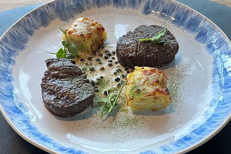 Медальоны из говядины с картофельным гратеном