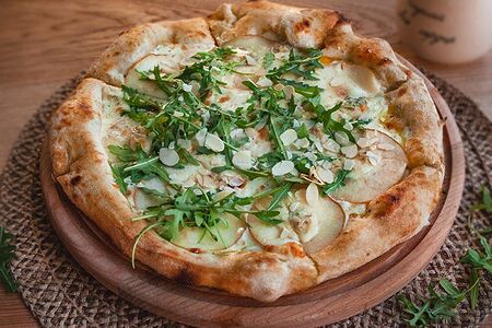 Пицца с грушей Блю чиз