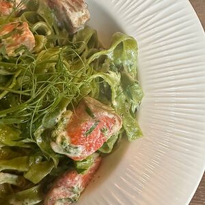 Паста с лососем и брокколи в сливочном соусе