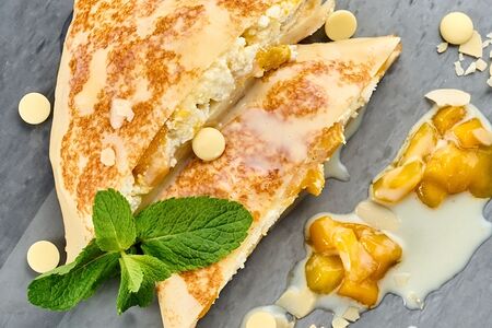 С творогом, манго и белым шоколадом